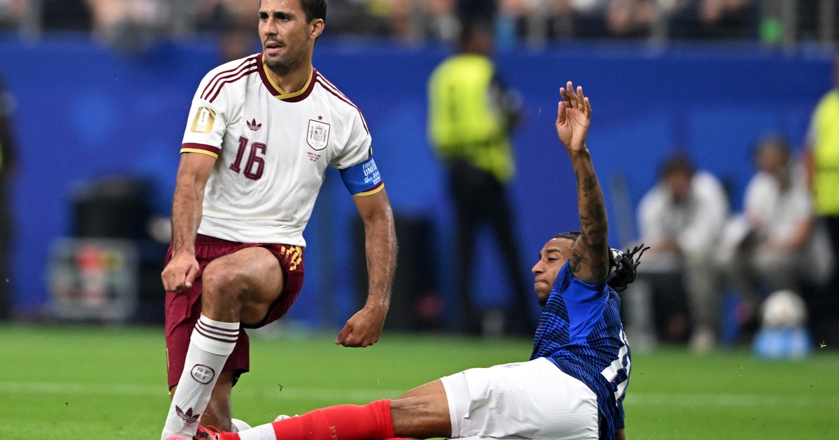 Planchazo de Olise a Rodri que pudo ser roja en España-Francia