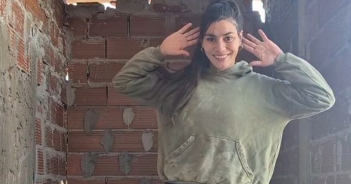 Mamá albañila construye la habitación propia de su hija para sus 15 años y se vuelve viral