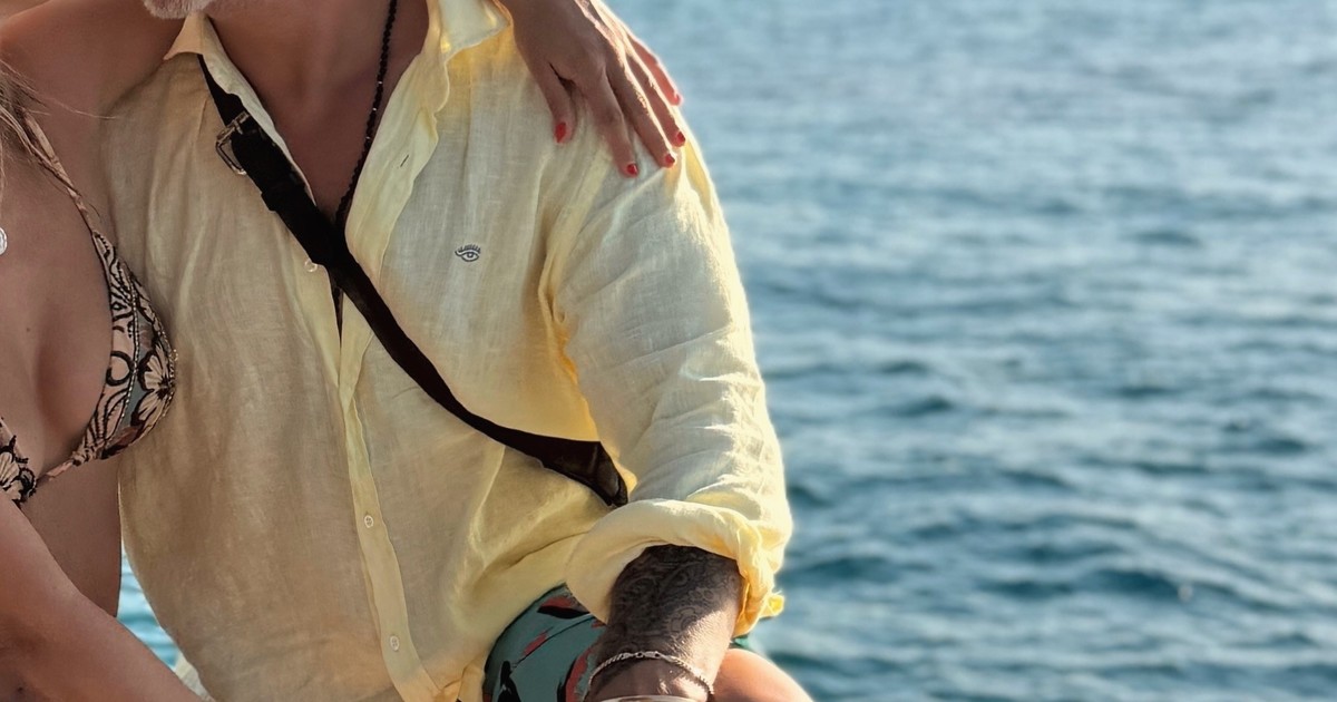 Alejandro Sanz y Stephanie Cayo disfrutan del verano en Mallorca con los hijos del cantante