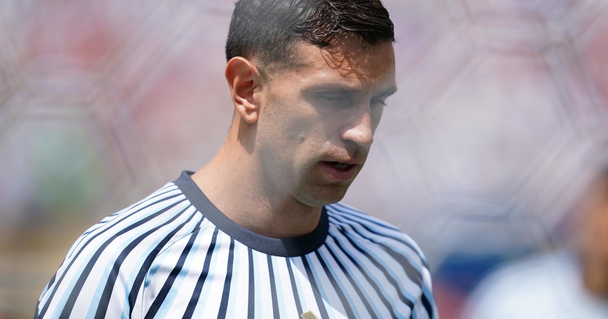 Spalletti confesó que quiere a Dibu Martínez: el futuro del arquero vuelve a ser noticia