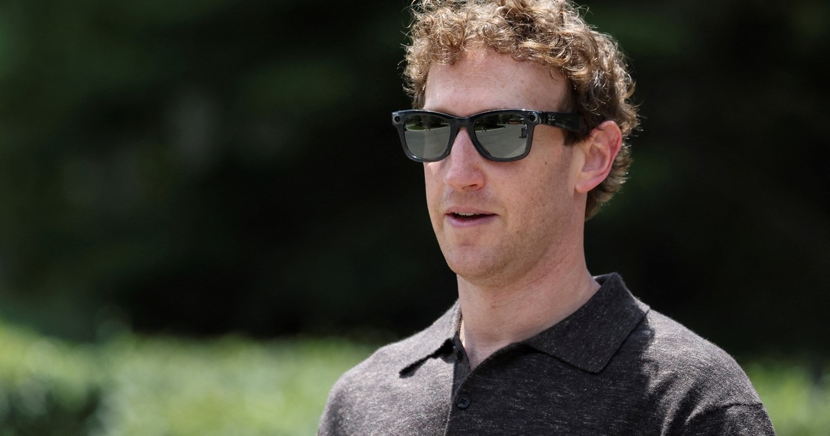 Zuckerberg, en la mira: no habría asistido a un barco en emergencia en Alaska