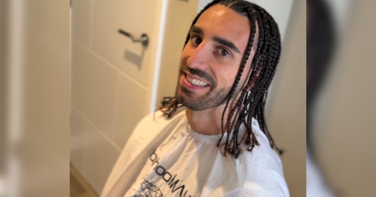 Marc Cucurella se despide de su pelo rizado y muestra su nuevo look en redes