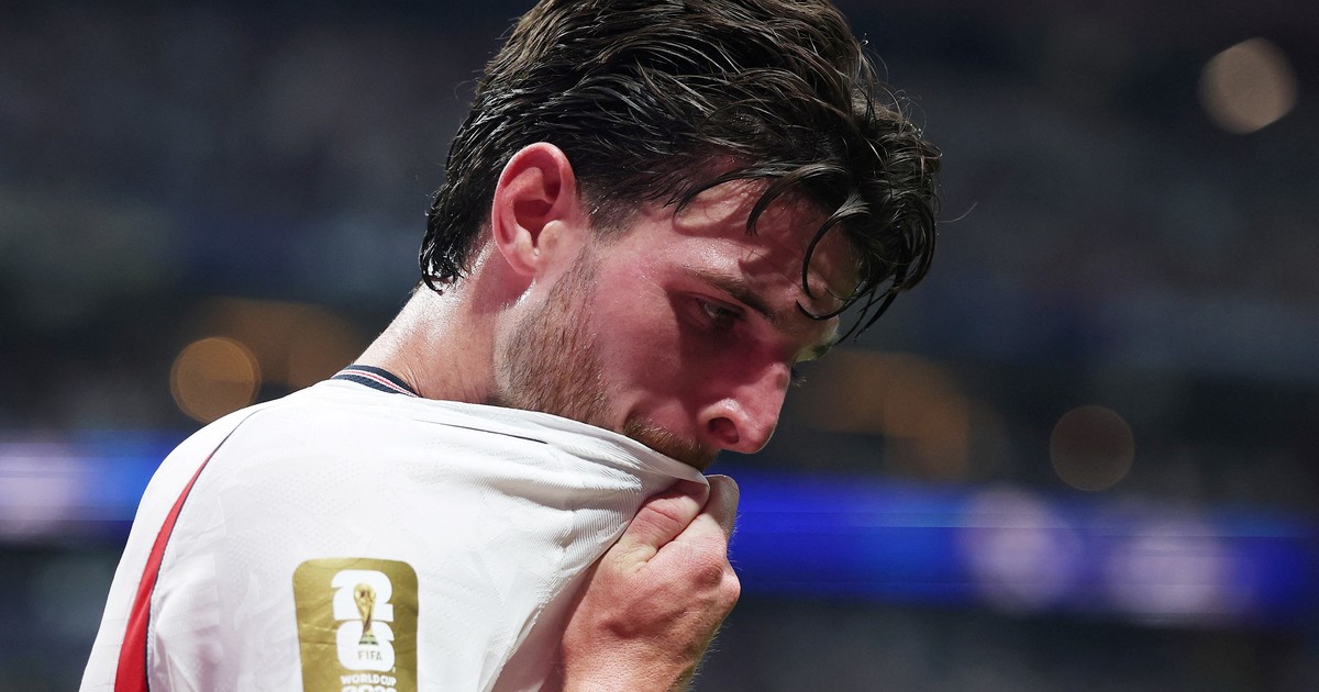 Declan Rice y el gesto que encendió el debate: tres veces se tapó la boca ante Messi, Enzo y Mac Allister