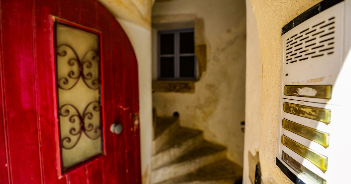 Horror en Francia: hallan restos de cinco bebés en casa de una mujer tras dar a luz en secreto