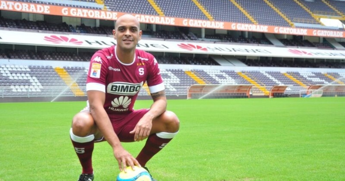 Exfutbolista de Botafogo muere a los 41 años durante temporal en Río de Janeiro