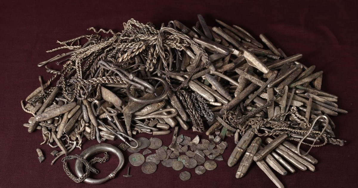 Hallan un tesoro vikingo de 18,5 kilos en Dinamarca
