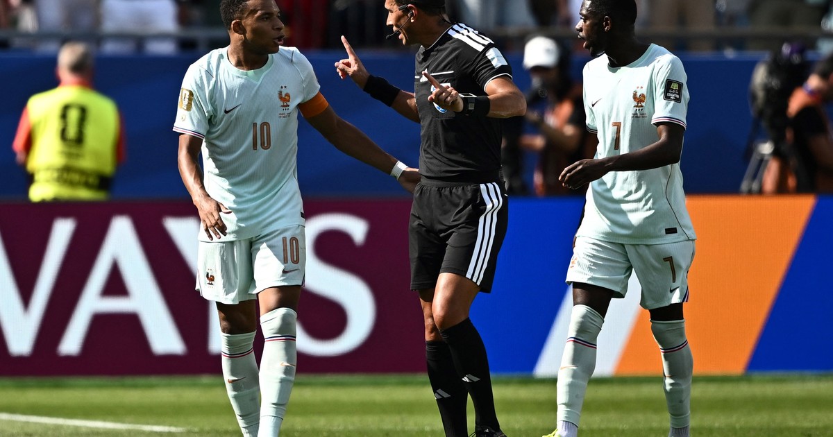 Mbappé falló un penal y se quejó del árbitro argentino Facundo Tello