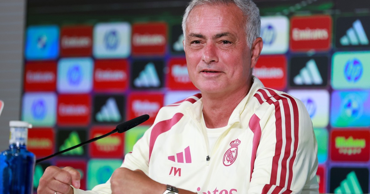 Mourinho, 63: 'Arbeloa hizo un trabajo bárbaro abajo, arriba la música es otra y le tocó una situación difícil'