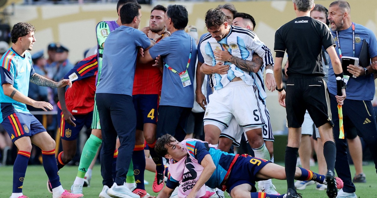 Roberto Ayala se disculpó por el incidente con Dani Olmo: "Estoy arrepentido"