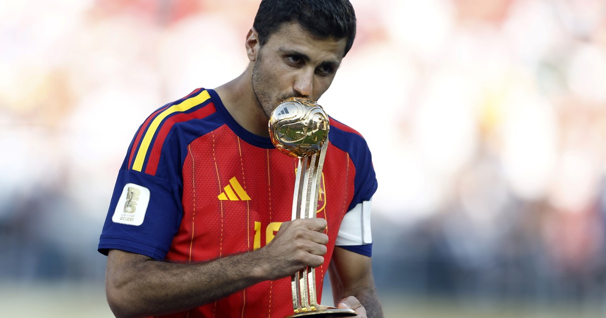 Sorpresa en el mercado: Barcelona se mete en la pelea por Rodri y complica al Real Madrid