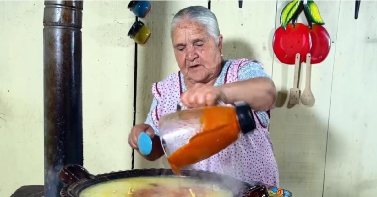 A los 75 años, doña Ángela triunfa en YouTube con sus recetas y llega a 5 millones de seguidores