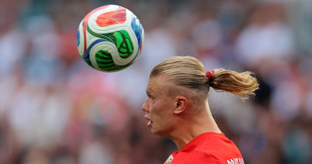 Haaland se rapa y estrena look de pretemporada