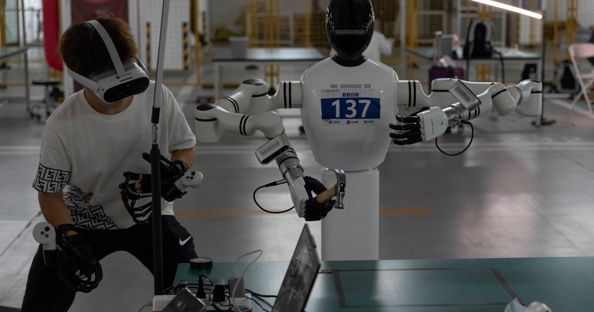 Robots humanoides ya hacen las tareas del hogar: doblan ropa y ordenan frutas