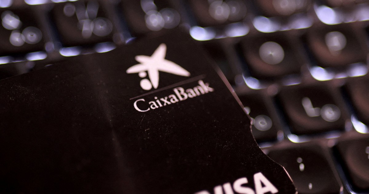 Despiden a directora de CaixaBank que cobraba 7.345 euros y se iba a la peluquería en horario laboral