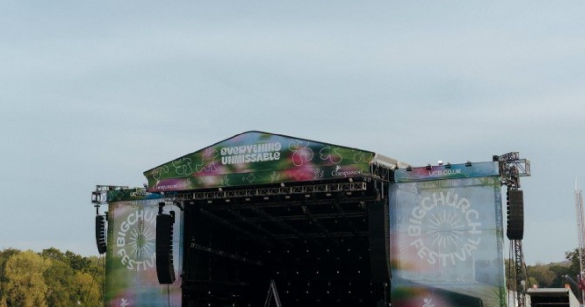 Tragedia en festival cristiano: un muerto y seis heridos por la caída de un cartel
