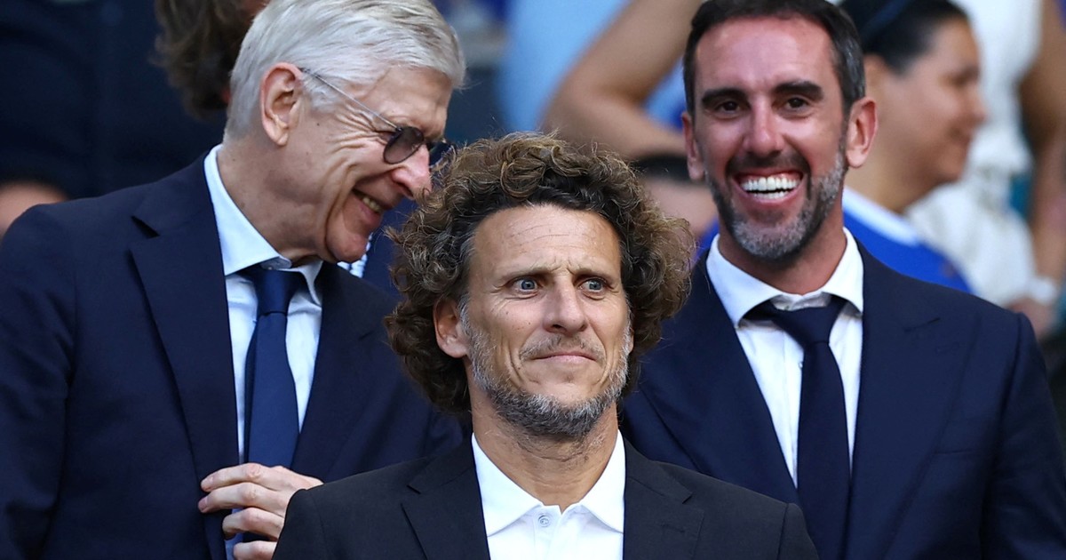 Diego Forlán asume como DT de Uruguay tras la salida de Bielsa