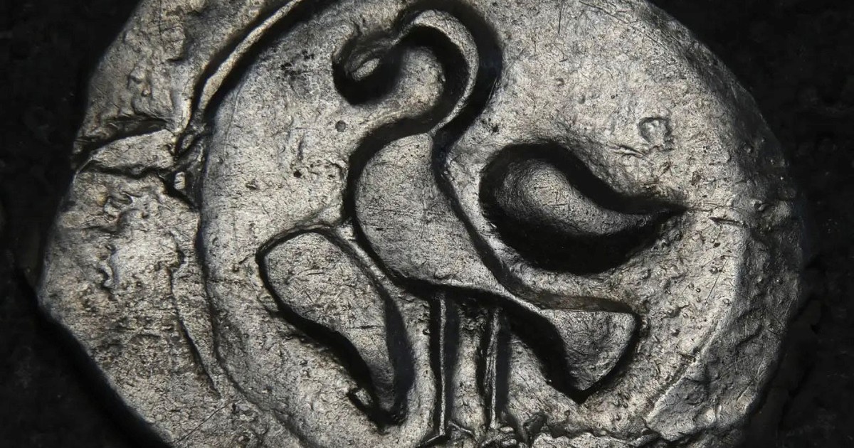 Hallazgo arqueológico: el mayor tesoro de monedas de plata del siglo XV apareció en una jarrita