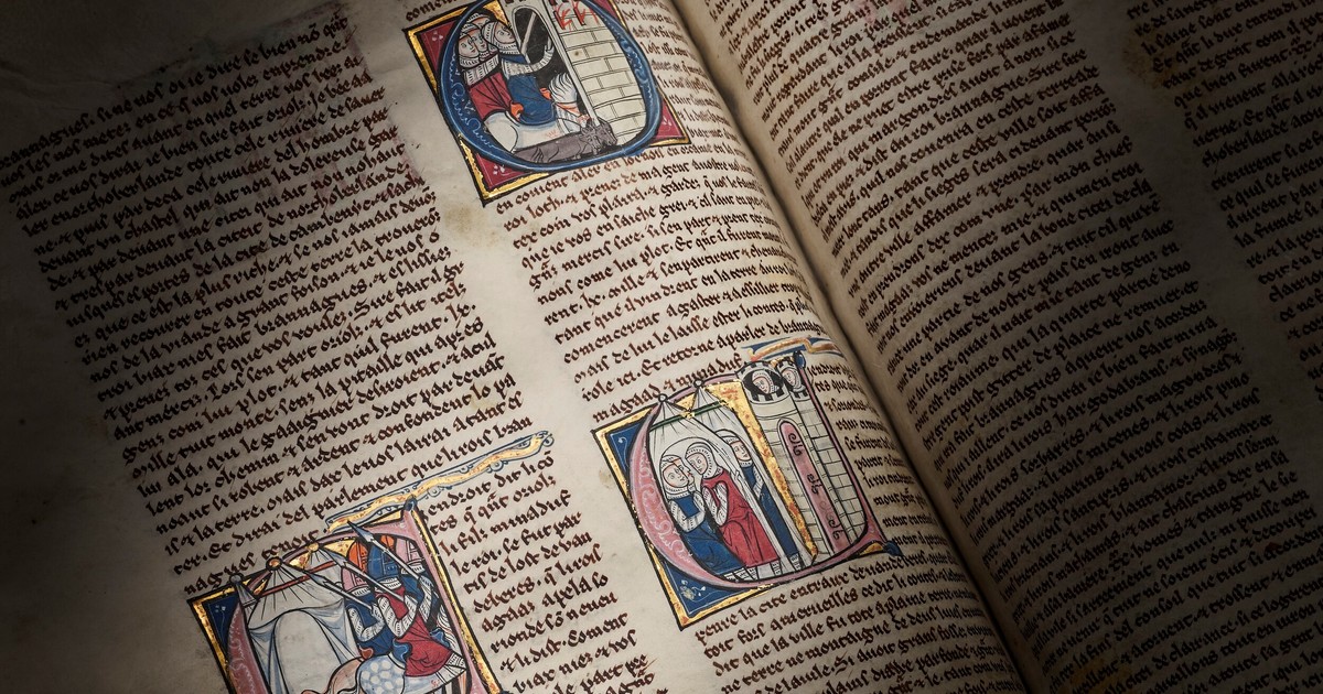 Subastan manuscrito medieval del rey Arturo y el Santo Grial por casi 3 millones de dólares