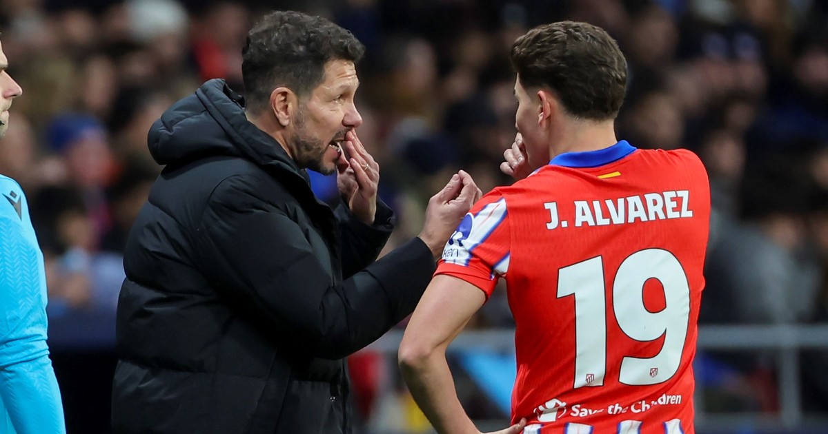 Simeone y Julián Álvarez, cara a cara: la charla que enciende la novela del pase