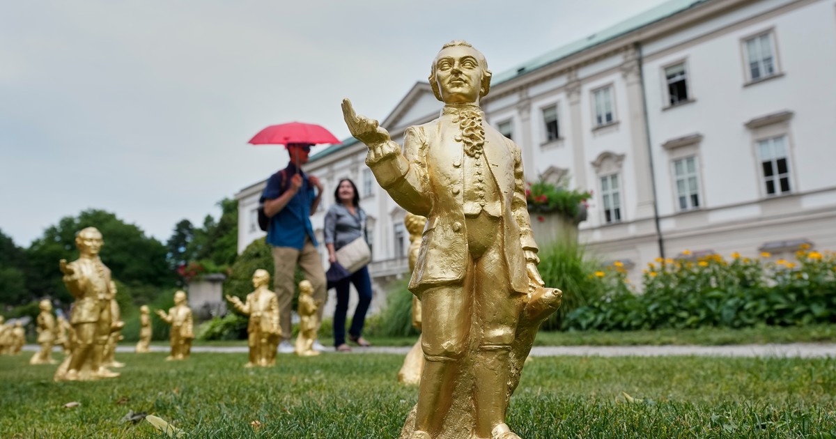 Misterioso robo en la casa-museo de Mozart: se llevaron más de 200 miniaturas del compositor y su perro