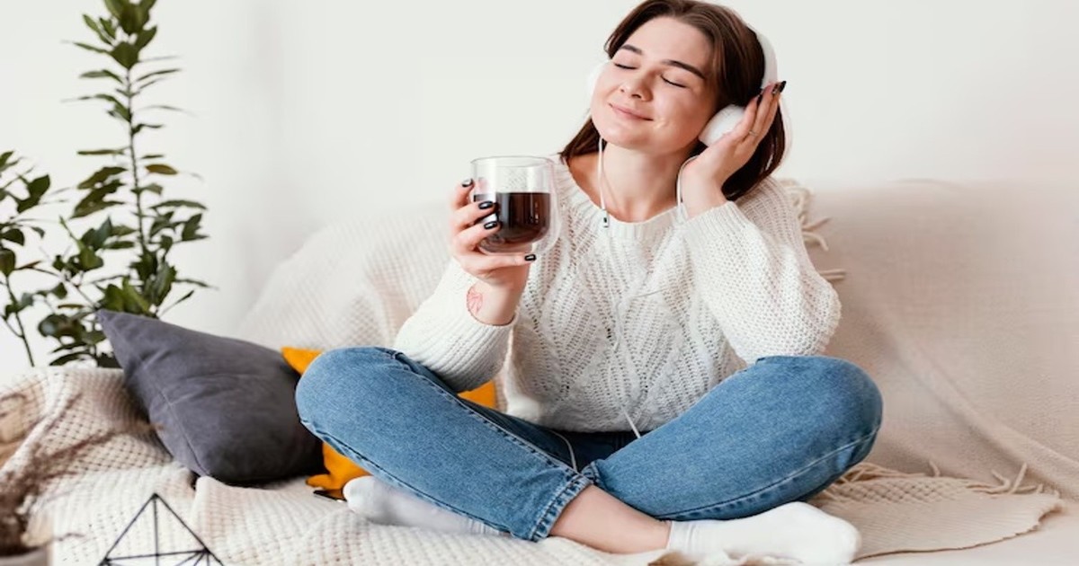 El poder de la pausa musical para desconectar al llegar a casa