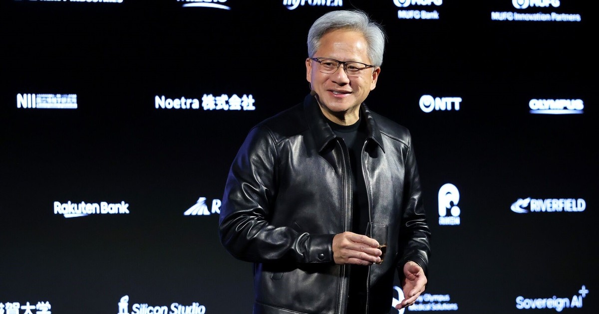 La campera de cuero de Jensen Huang, CEO de Nvidia, se vendió por casi un millón de dólares