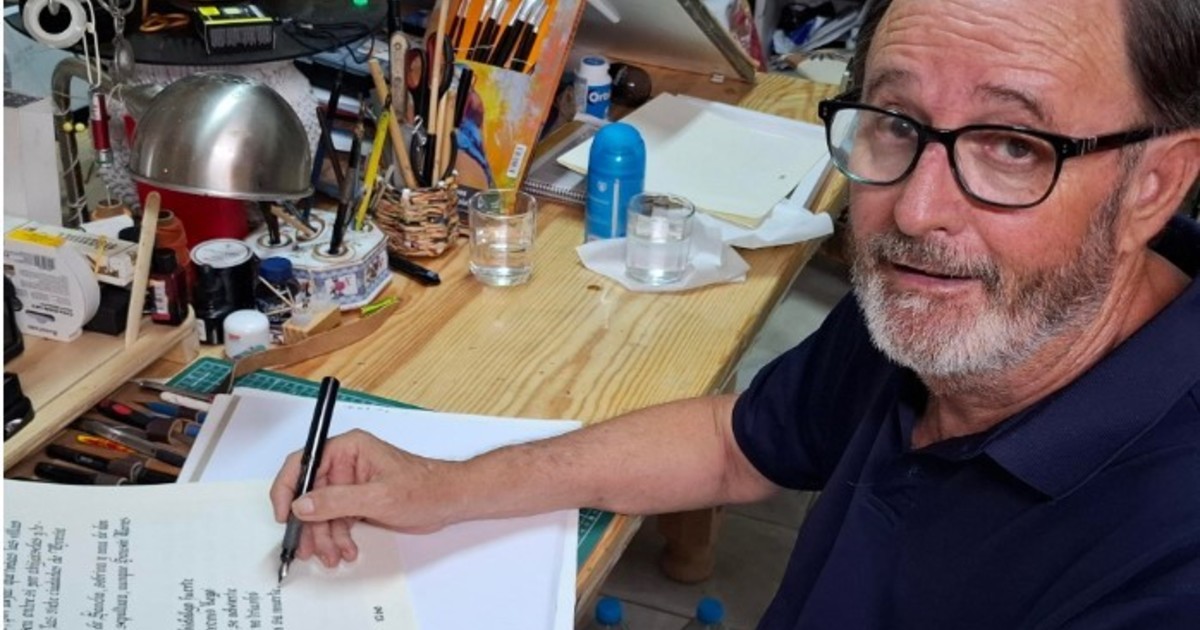 Seis años y 20 kilos para copiar el Quijote a mano con caligrafía gótica