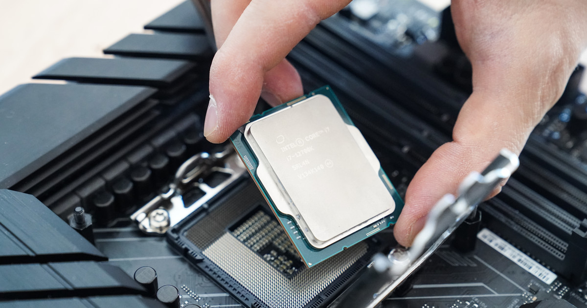Intel en caída libre: el gigante de los chips enfrenta su peor momento