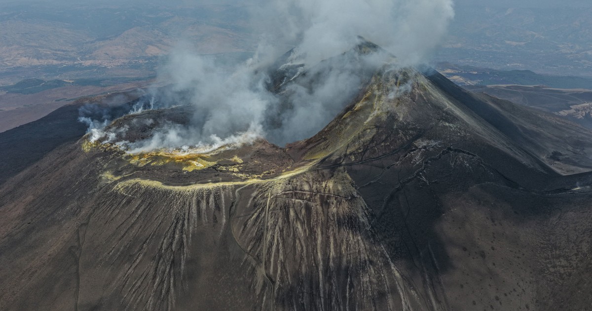 Erupción del Etna: más de 130 vuelos cancelados y alerta roja