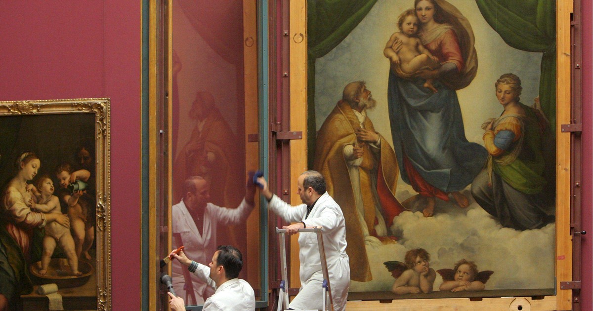 El misterio de los seis dedos en las pinturas de Rafael