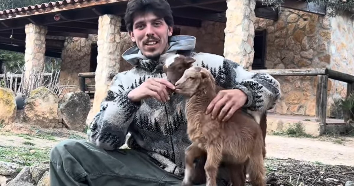 Iker, el joven de 22 años que dejó la ciudad para vivir en el bosque: 'Solo nos falta querer hacerlo'