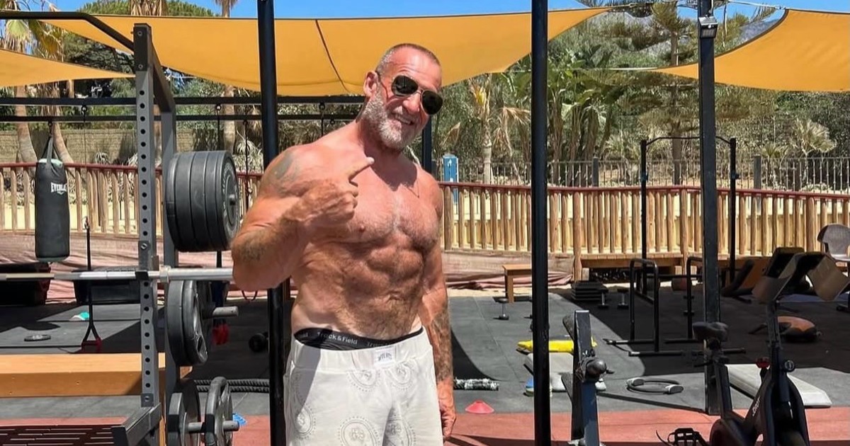 Dorian Yates, leyenda del culturismo, a los 64: 'El entrenamiento con pesas es la base, pero ahora lo combino con sauna, baños fríos y yoga'