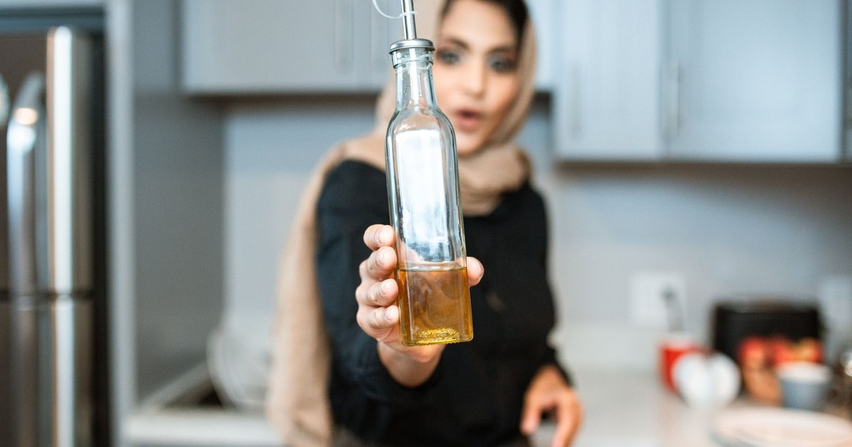 Elena Díaz revela el error más común al guardar el aceite de oliva