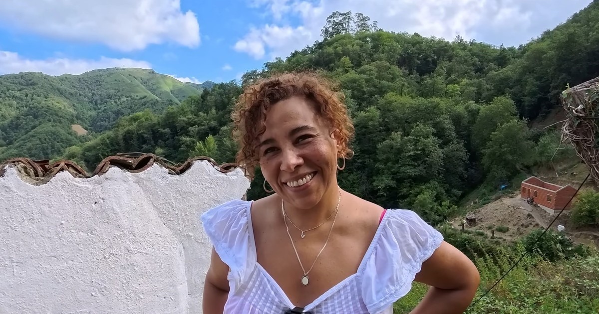 De Santiago a una aldea asturiana: la historia de Mónica y su reencuentro con lo esencial