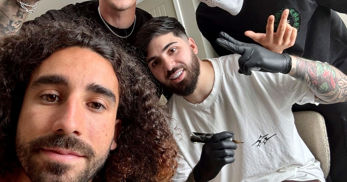 "Las promesas se cumplen": Marc Cucurella se tatuó la cara de Luis de la Fuente