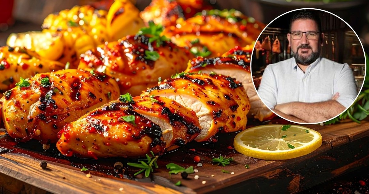 Dani García y su truco para un pollo más crujiente: sartén fría, sin aceite y con un plato encima