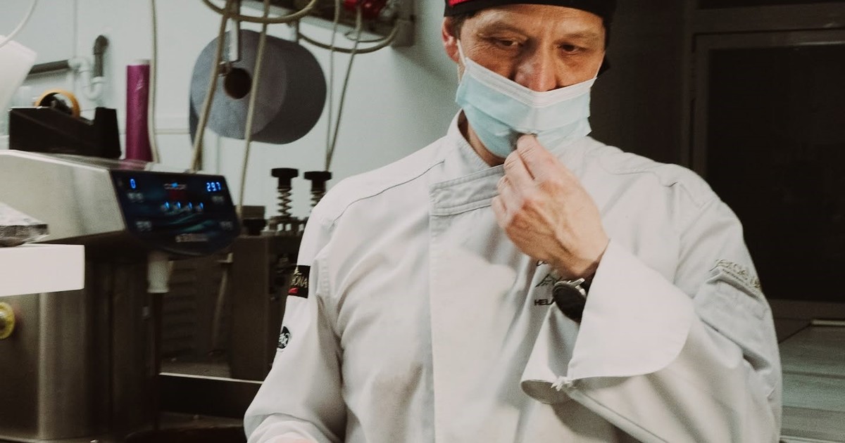 Guillermo Castellot, el heladero que mantiene viva la tradición de Los Alpes en Madrid