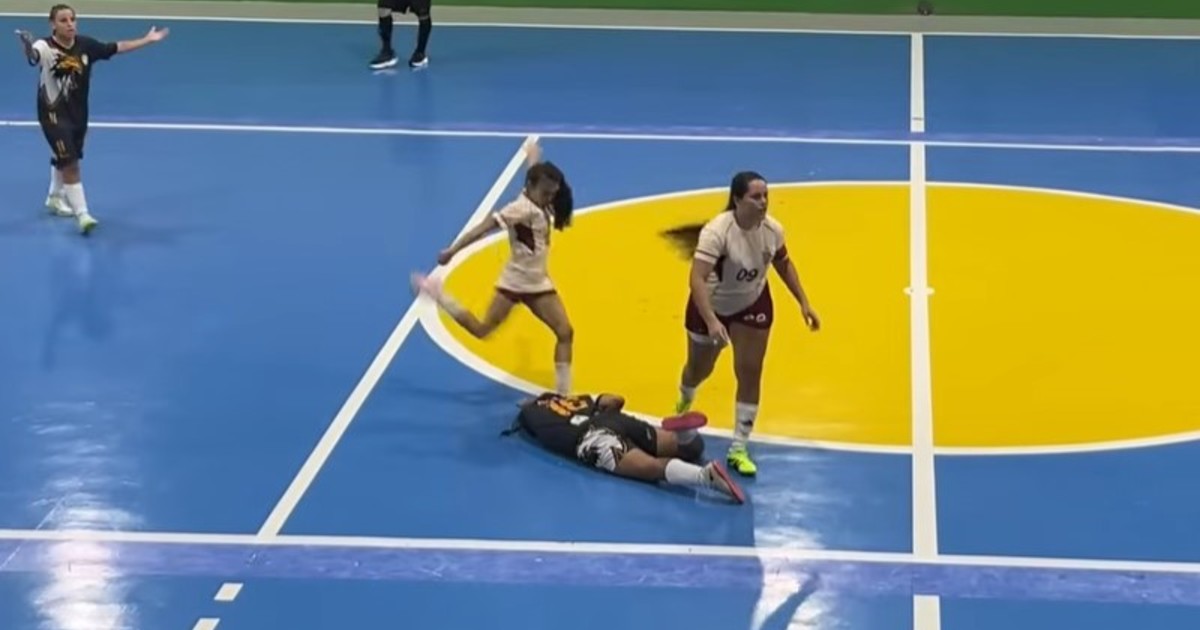 Escándalo en el futsal femenino de Brasil: patada en la cabeza y suspensión récord