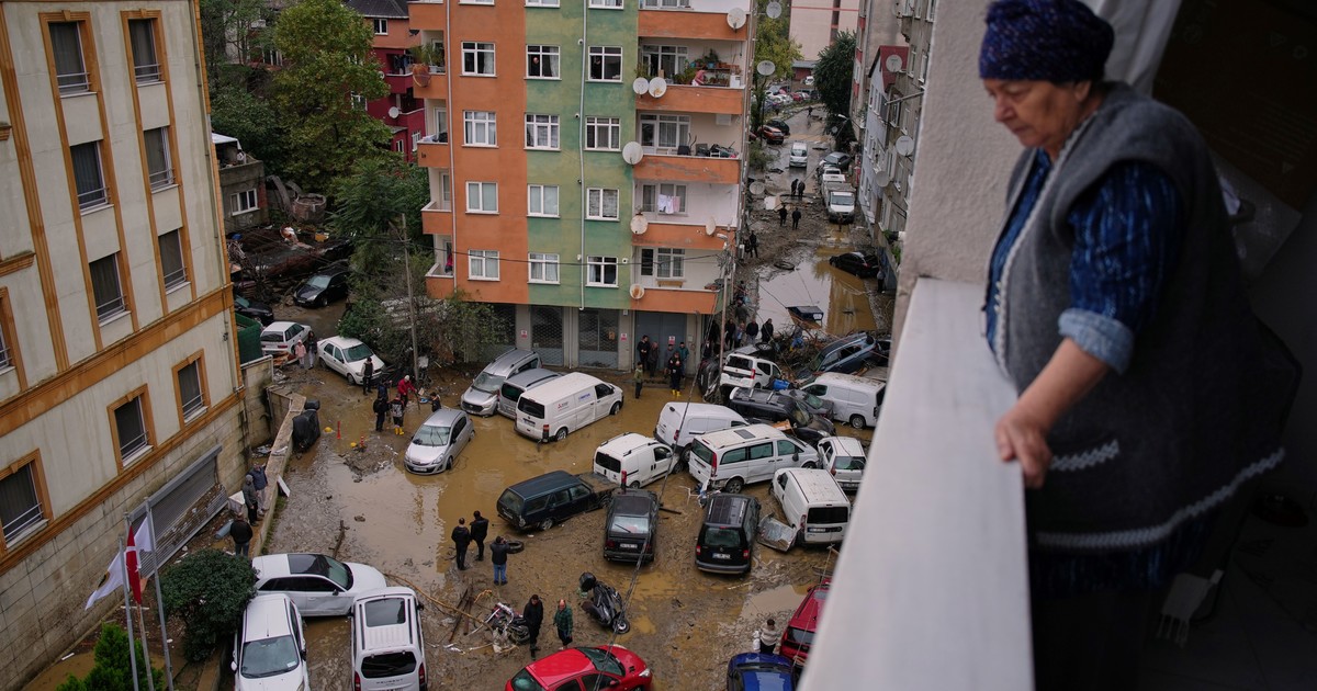 Estambul bajo el agua: lluvias récord provocan inundaciones históricas