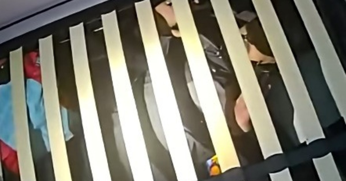 Atropelló a tres, huyó y lo hallaron escondido bajo la cama