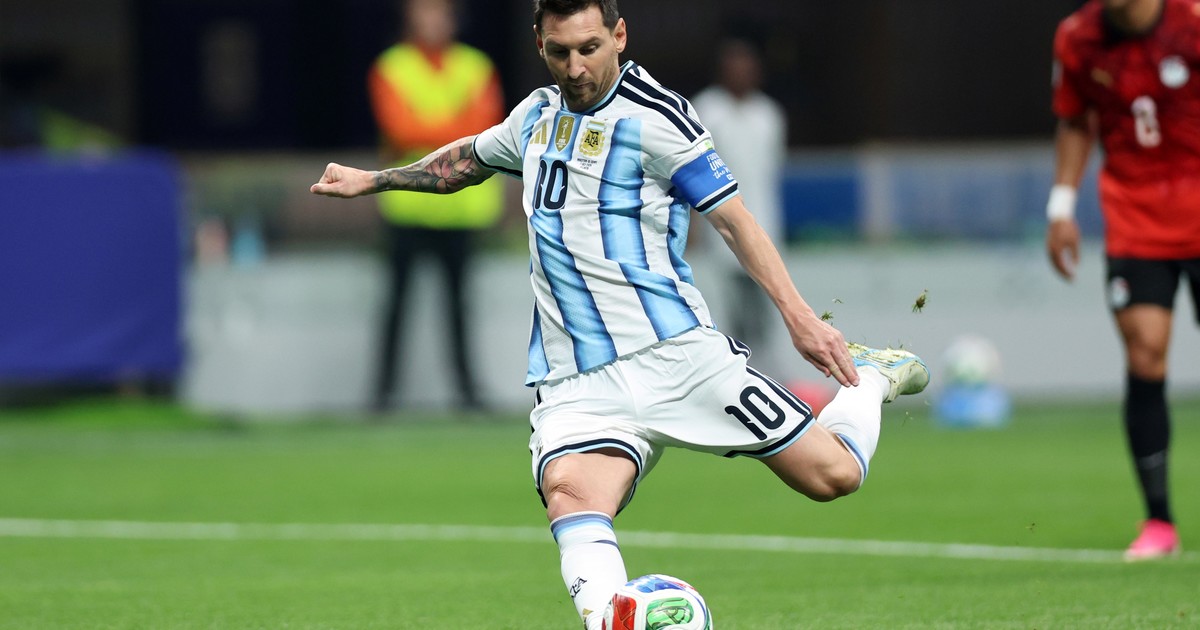 Messi falló un penal y Argentina no pudo igualar ante Egipto