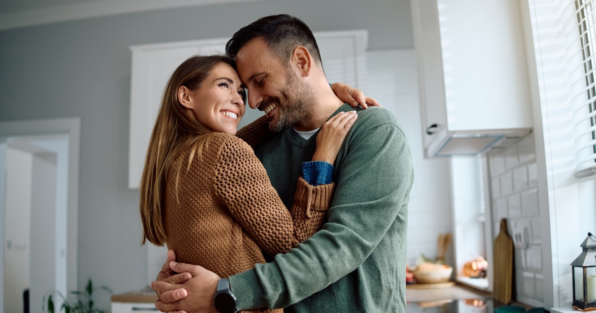 Sexólogo asegura: los valores sostienen más que las emociones en parejas felices