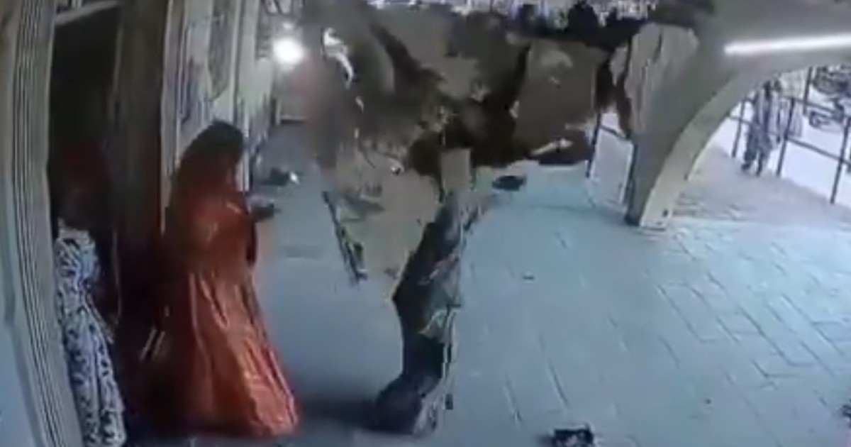 Drama en un hospital: una mujer fue dada de alta y un techo le cayó encima
