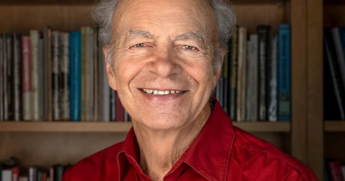 Peter Singer: la felicidad crece cuando actuamos éticamente