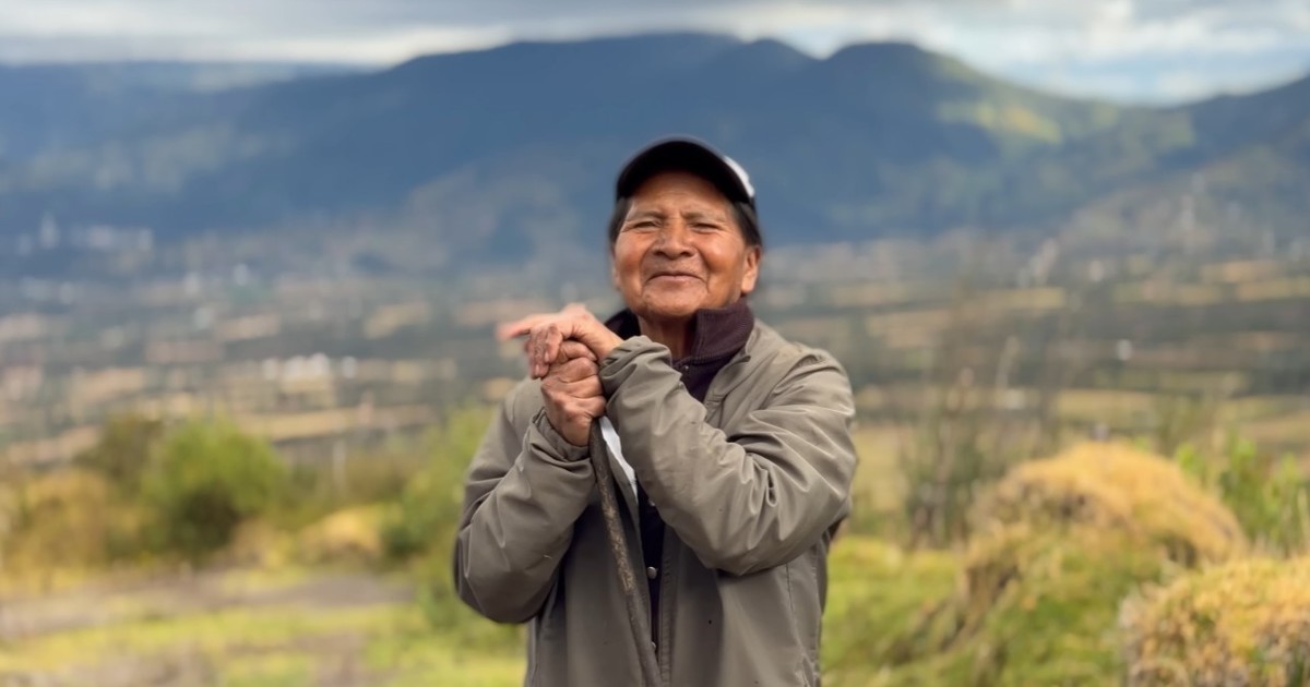 Angelito, el último guardián de la neblina, cumple 75 años: una vida de soledad y alpacas a 3.000 metros