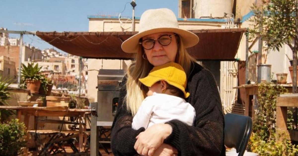 Dolores, la madre que da amor urgente a bebés en desamparo: "Son un regalo"