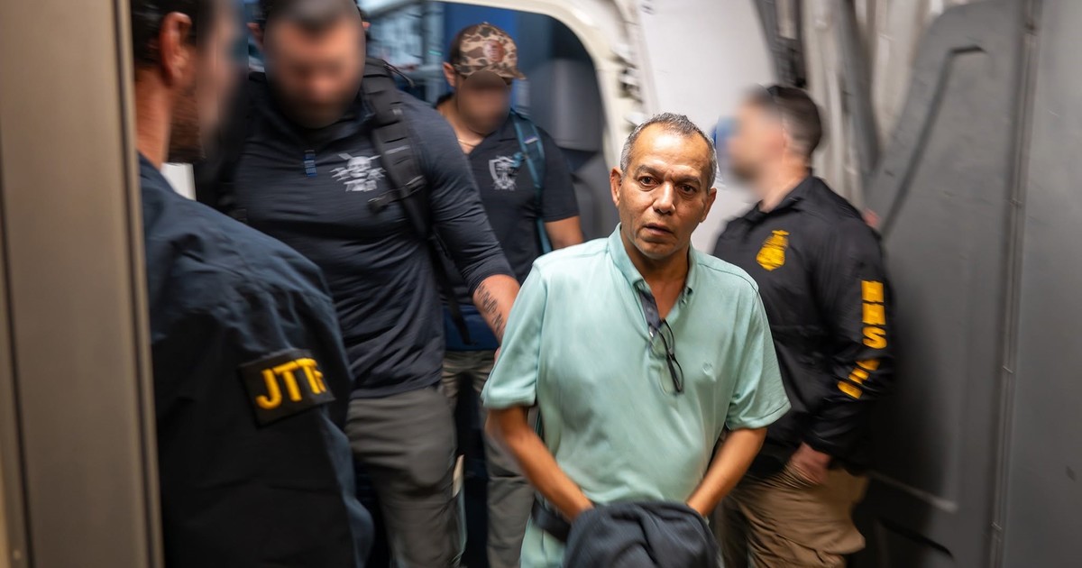 EE.UU. detiene a prófugo por fraude millonario al sistema de salud