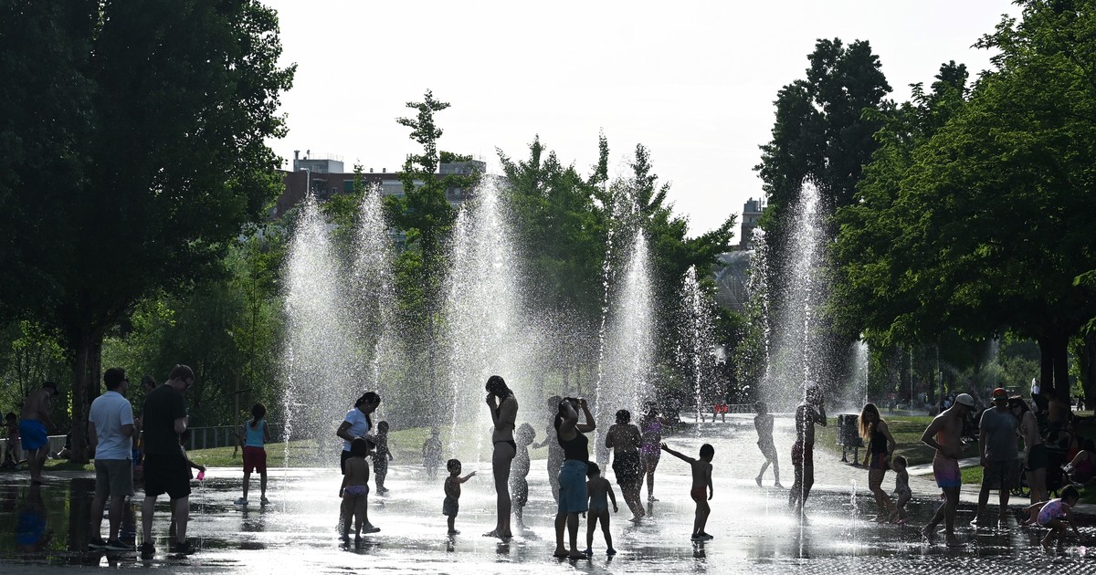 Truco japonés para refrescar patios y terrazas: regar el suelo puede bajar hasta 10 grados