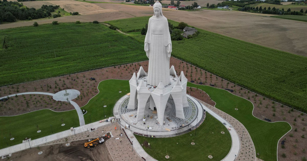 Un pueblo de 150 almas estrena la Virgen más alta que el Cristo