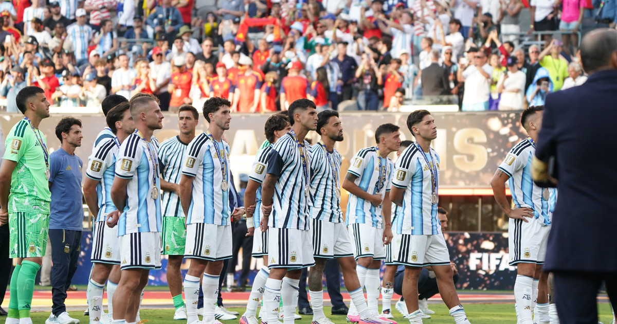 La AFA apelará las sanciones de la FIFA: Paredes y la Selección, en la mira